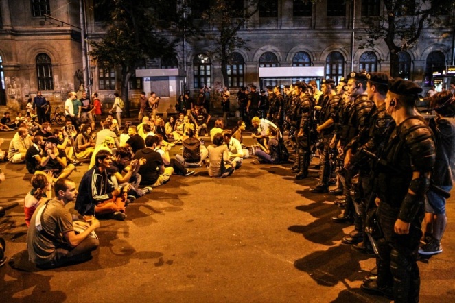 image-2013-09-3-15498983-70-protestatarii-ocupat-carosabilul